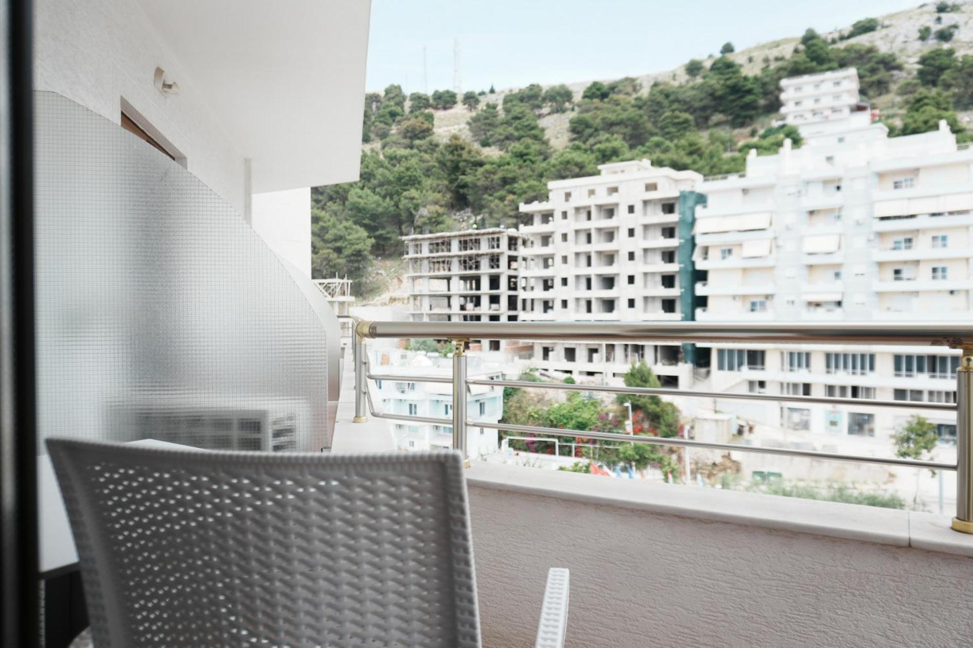 Hotel Mediterrane Sarandë Exterior foto